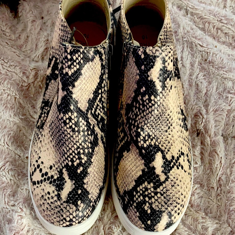 Time and tru size 10 ankle boots